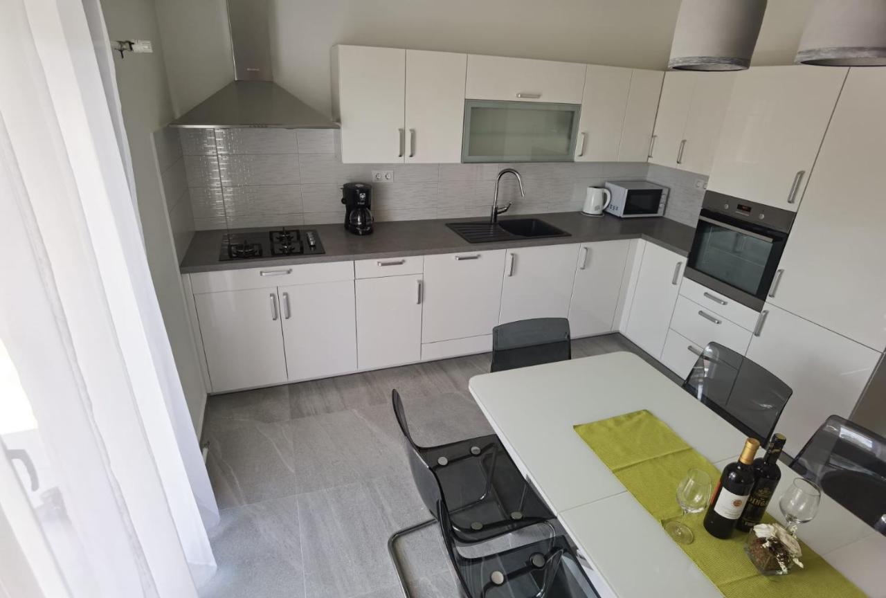 Apartman Bura Appartement Posedarje Buitenkant foto