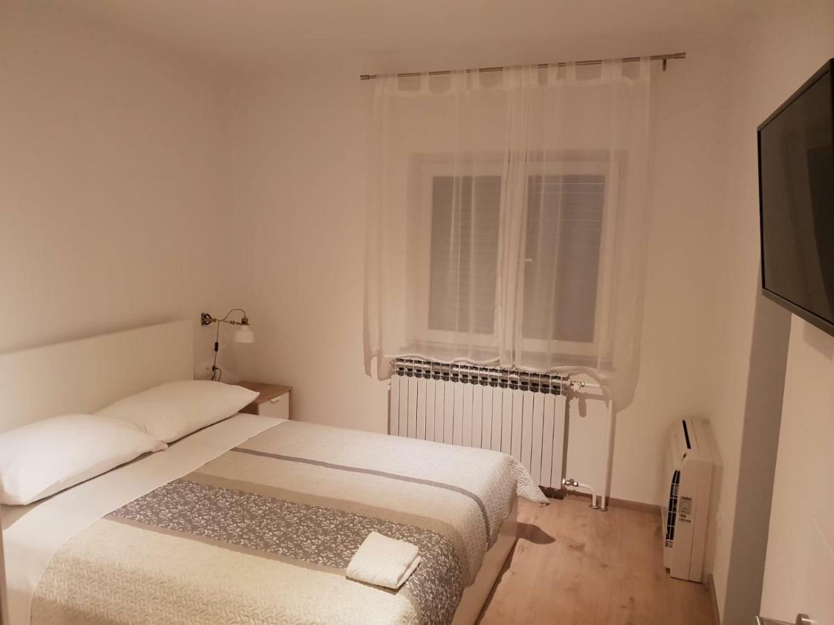 Apartman Bura Appartement Posedarje Buitenkant foto